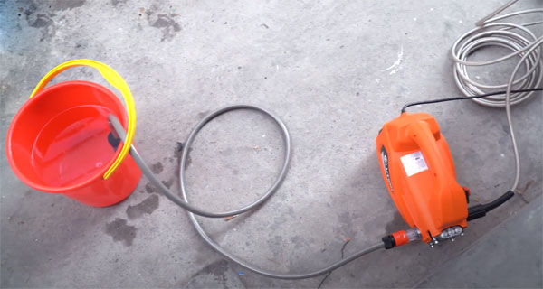 Máy rửa xe tự hút nước