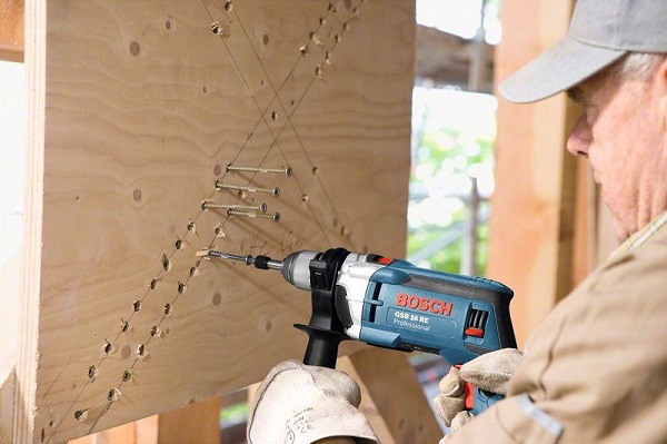 Máy khoan bị lệch tâm ảnh hưởng đến hiệu suất làm việc