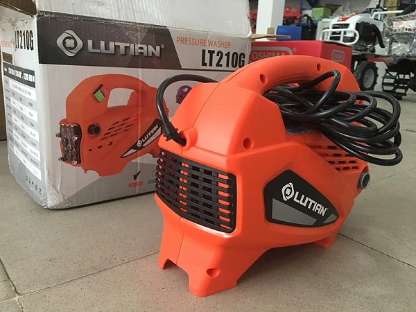 Có nên mua máy rửa xe giá dưới 2 triệu?