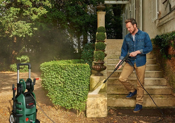 Khả năng xịt rửa sân vườn của máy rửa xe