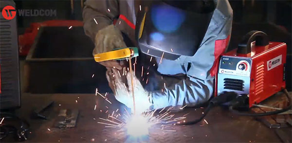 Máy hàn Weldcom 180 sử dụng công nghệ IGBT tiết kiệm điện