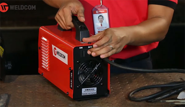 Máy hàn Weldcom 180 sử dụng công nghệ IGBT tiết kiệm điện