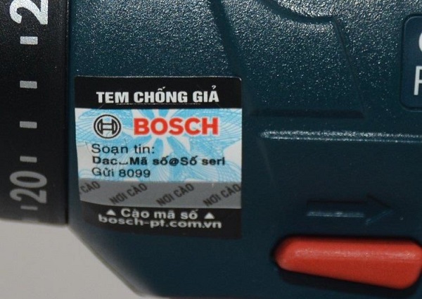 Tem chống giả trên thân máy khoan Bosch