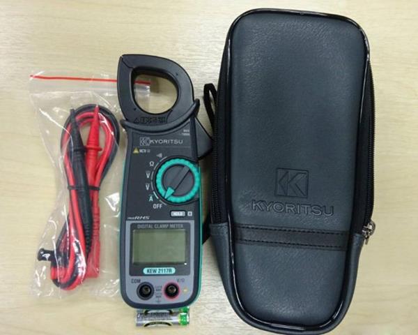 ampe kìm kiểm tra aptomat