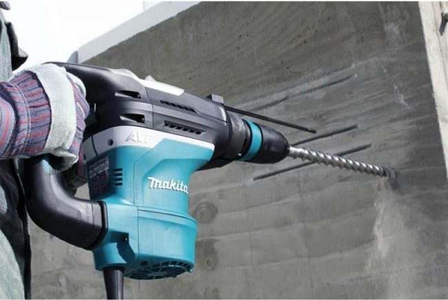 Máy khoan pin Makita bị rung (khoan lỗ không đều)