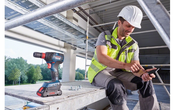 Máy vặn ốc vít dùng pin Bosch GDR 18V-200C (Solo)