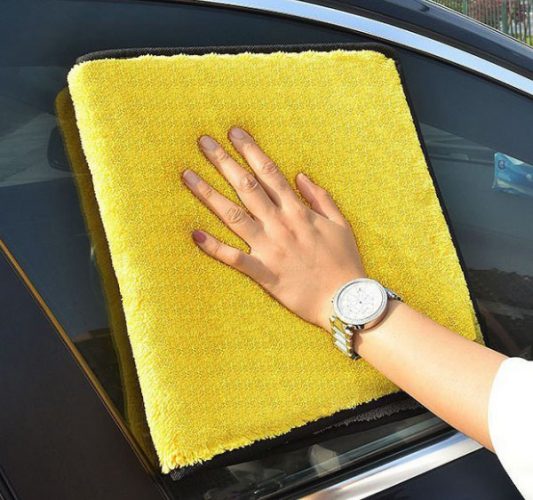rửa xe bằng nước rửa bát