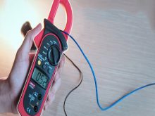 đo đòng diện 1 chiều bằng ampe kìm