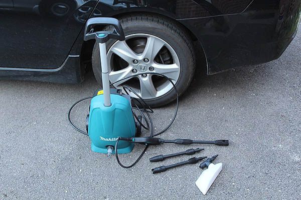 Máy rửa xe xịt rửa áp lực cao Makita HW102