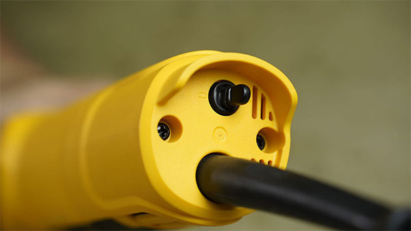 Máy mài góc đá 100mm DeWalt DW810B