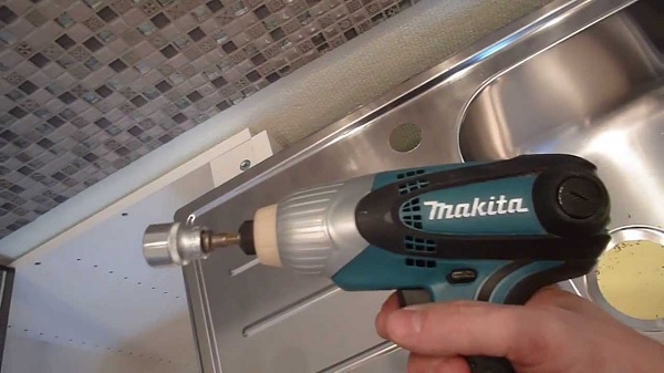 Máy vặn vít dùng điện Makita TD0101