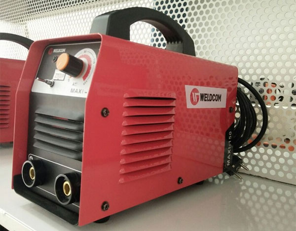 Maxi 150 thiết kế chăc chắn, chống bụi, nước chuẩn IP21