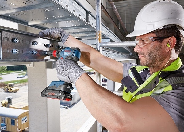 Máy siết bu lông - bắt vít dùng pin Bosch GDX 18V-200 C