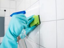 cách làm sạch gạch ốp tường nhà tắm