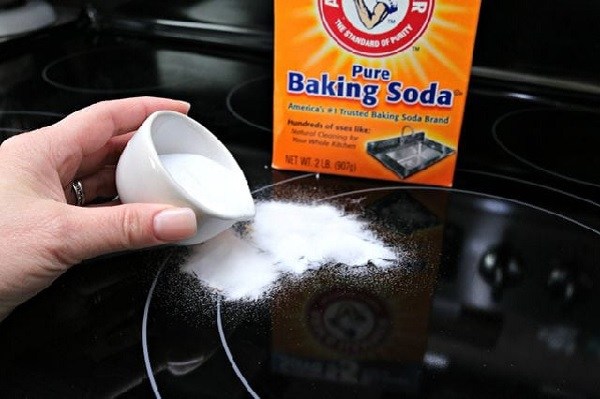Baking Soda có công dụng vệ sinh bếp từ rất tuyệt vời