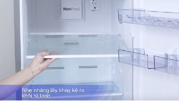 Tháo các vách ngăn tủ lạnh một cách nhẹ nhàng