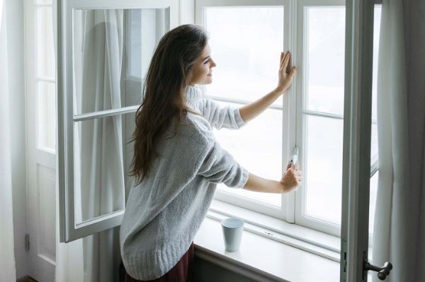 Đóng cửa sổ và cửa ra vào để chống ô nhiễm tiếng ồn