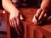 Cách lau bàn ghế gỗ sạch