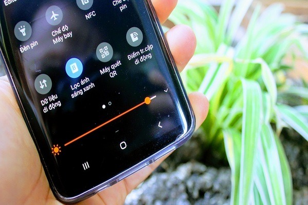 Bật tính năng lọc ánh sáng xanh trên điện thoại iOS