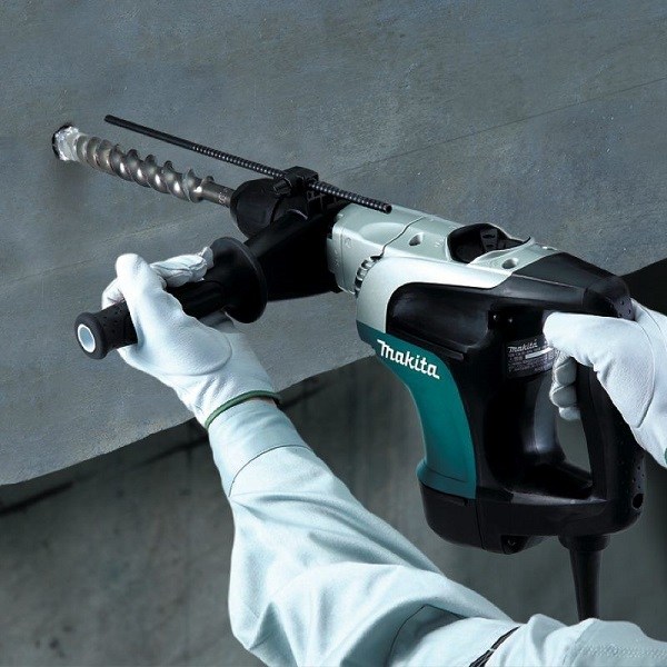 Máy khoan Makita HR4002 sử dụng mũi khoan SDS Max