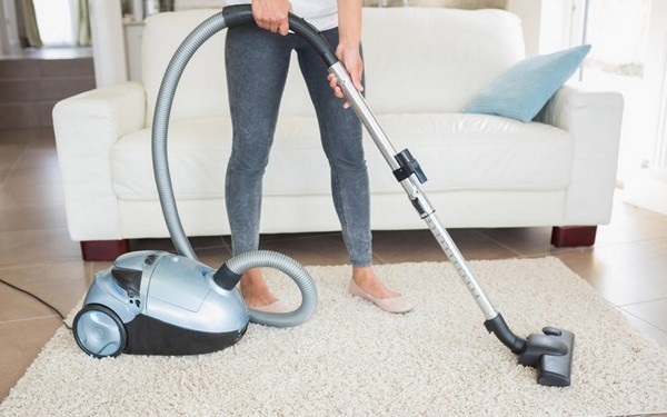 Giá bán của robot hút bụi cao hơn máy hút bụi