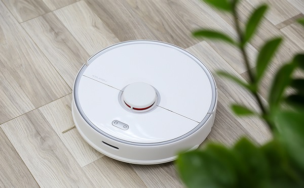 Robot hút bụi hoạt động dựa trên nhiều nguyên lý