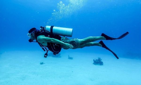 Ứng dụng tạo bình oxy cho thợ lặn