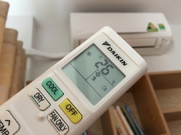 Nhiệt độ điều hòa từ 26 – 28 độ C phù hợp với trẻ sơ sinh