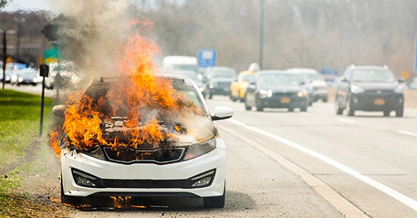 Động cơ quá nhiệt cũng dễ gây cháy xe ô tô