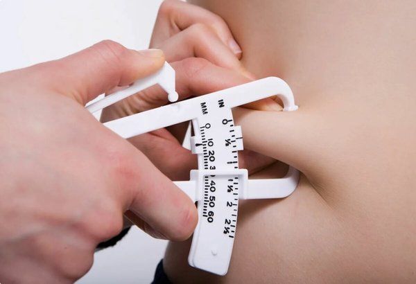 Hướng dẫn cách đo lượng mỡ cơ thể bằng thước kẹp
