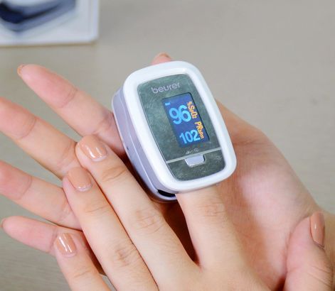 Hướng dẫn cách chọn và sử dụng máy đo nhịp tim kẹp ngón tay hiệu quả