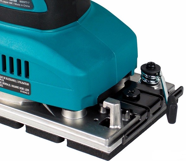 Makita BO3710 có khả năng hút bụi