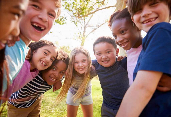 Kỹ năng hòa nhập với bạn bè giúp trẻ tự tin hơn