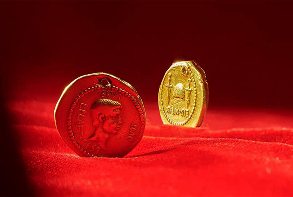 Đồng xu vàng do Sát thủ giết chết Julius Caesar đúc được bán với giá hàng triệu đô