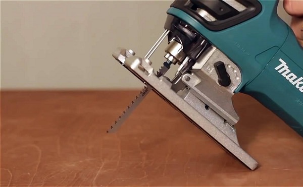 Máy cưa lọng là dụng cụ điện cầm tay nổi bật