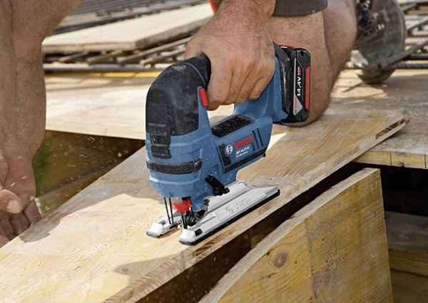 Các bước sử dụng máy cưa lọng cơ bản
