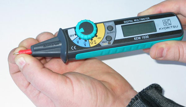 Thiết kế đầu đo điện áp được gắn liền với đồng hồ