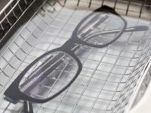 Máy rửa kính bằng sóng siêu âm có đáng mua?