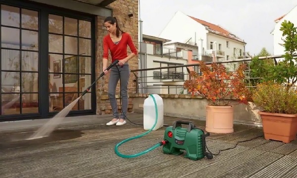 Máy rửa xe gia đình Bosch Easy AQT 100