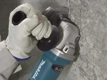 Máy mài Makita 9553B hoạt động ổn định