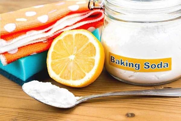 Làm sạch trang sức với giấm và bột baking soda