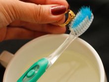 5 cách làm sạch, vệ sinh trang sức sáng bóng như mới