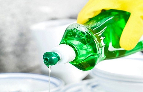 Cách làm sạch trang sức bằng nước rửa chén