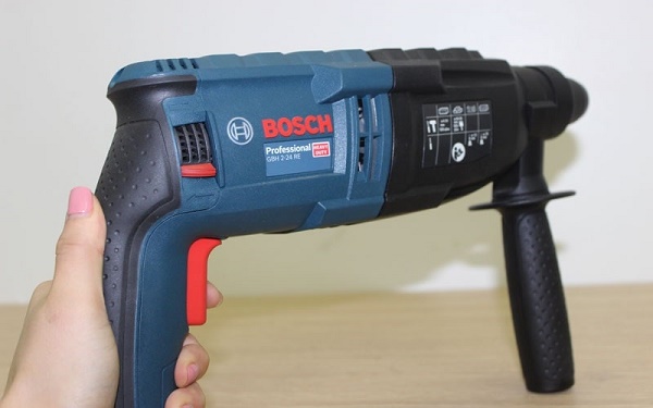 Máy khoan Bosch GBH 2-24 RE bền chắc với thiết kế nhỏ gọn