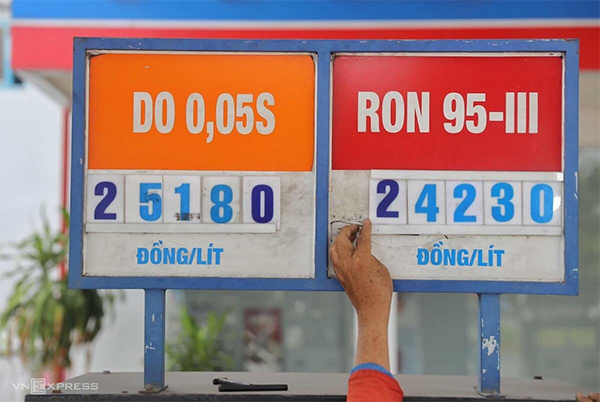Giá bán lẻ dầu diesel lần đầu vượt giá xăng sau kỳ điều hành ngày 5/9