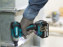 Review chi tiết máy siết bu lông Makita DTW180RFE pin 18V