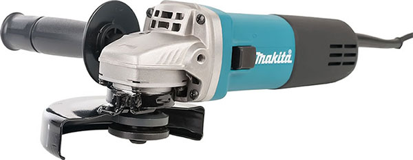 Makita 9558HN sử dụng công tắc trượt dễ thao tác