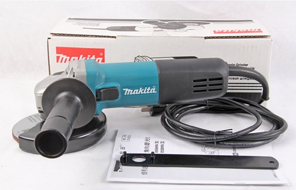 Máy mài Makita 9558HN đã được trang bị đủ phụ kiện
