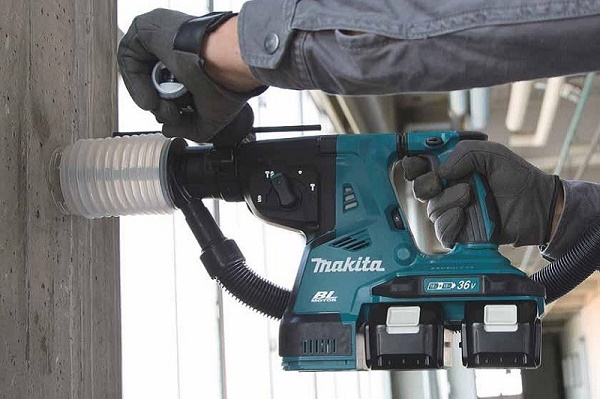 Makita DHR282PT2J được trang bị ống hút bụi đa năng