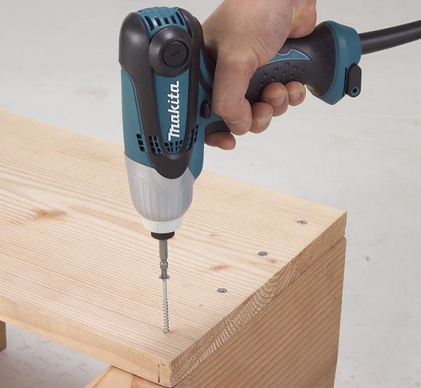 Máy bắn vít Makita TD0101 có lực siết lên tới 100N.m